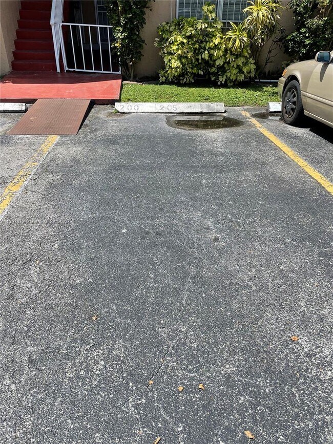Foto del edificio - 200 NW 107th Ave