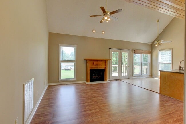 Foto del edificio - Available Now