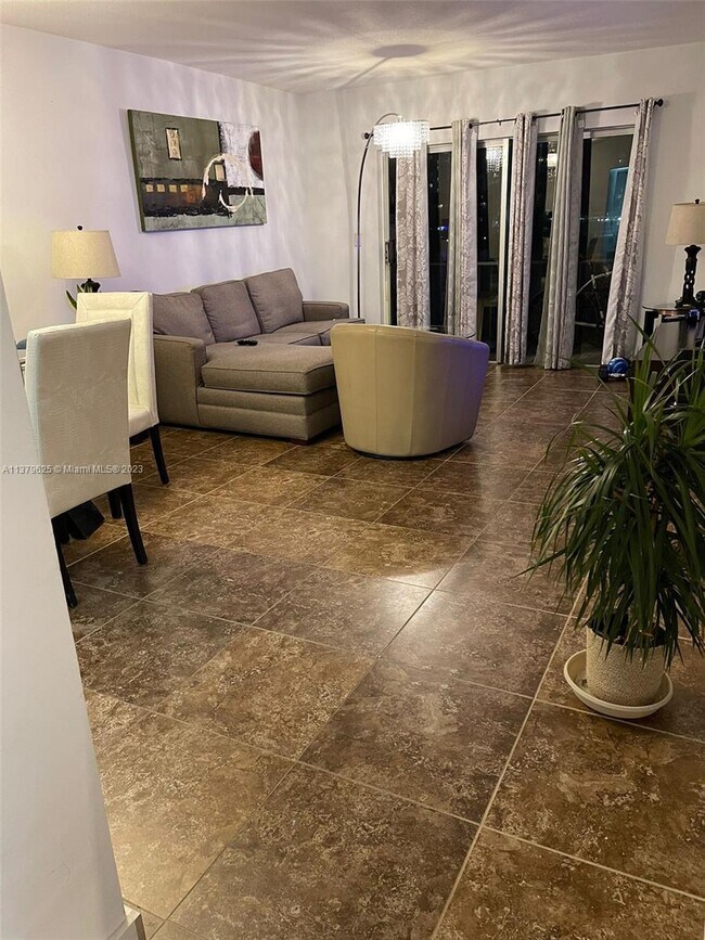 Foto del edificio - 2949 Point E Dr