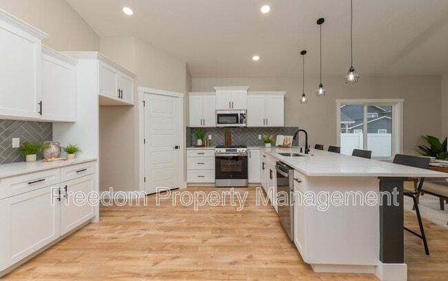 Building Photo - 2125 Oxon St