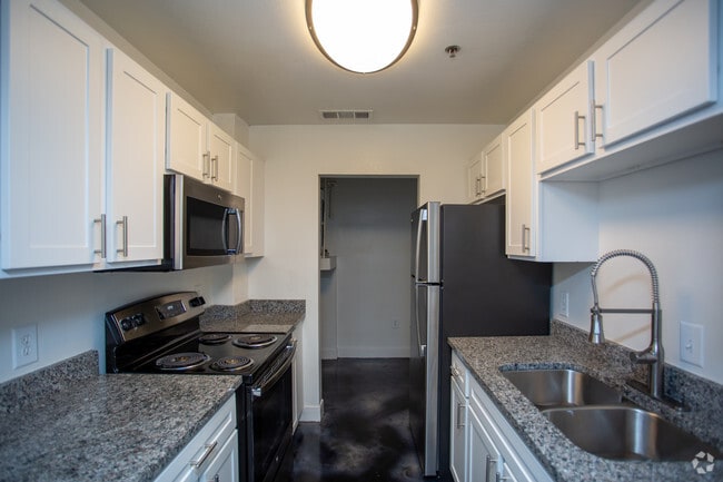 P5-B 2BDx1BA 933SF - Homes of Parker Commons
