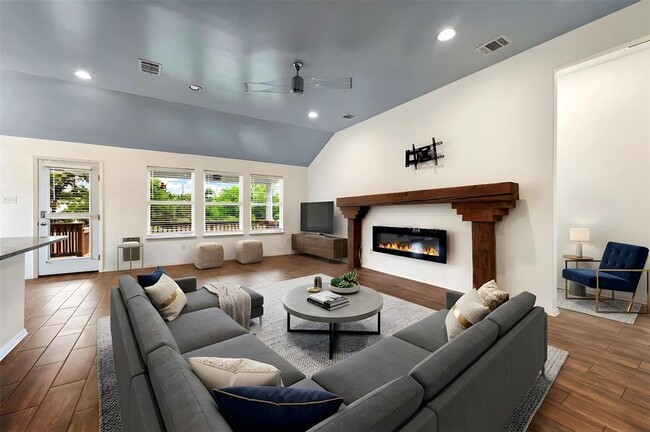 Building Photo - 4134 Rockwood Dr