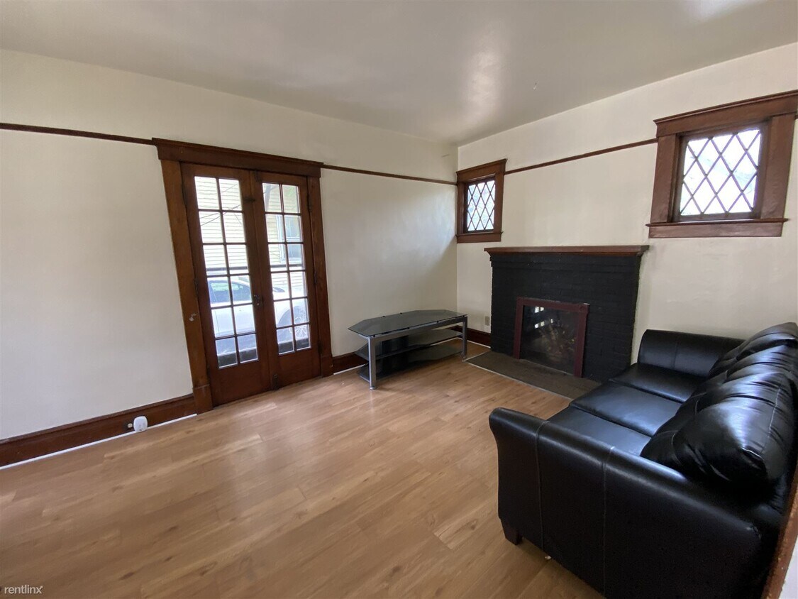 Primary Photo - 7 br, 3 bath House - 932 Greenwood Ave 932...