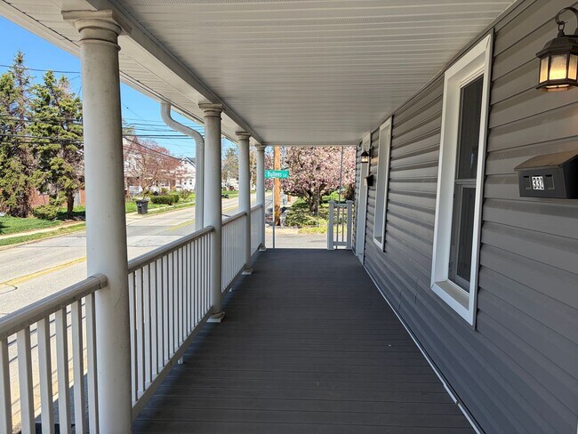 Foto del edificio - Fully Renovated 3BR/2BA Corner Twin Home-Move in Ready