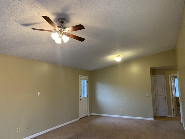 Building Photo - 813 Waterfield Dr
