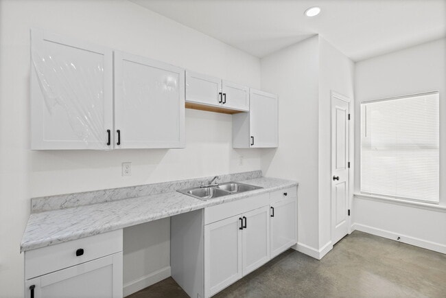 Foto del edificio - 5694 Myers Rd