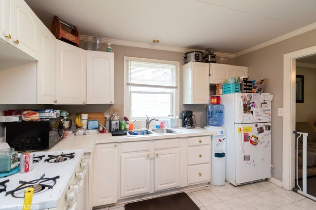 Building Photo - 919 Westshire Dr
