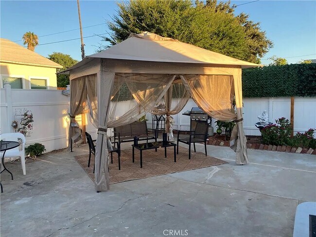 Foto del edificio - 5214 Golden Ave