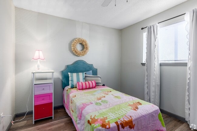 Building Photo - 401 Tinker Diagonal St