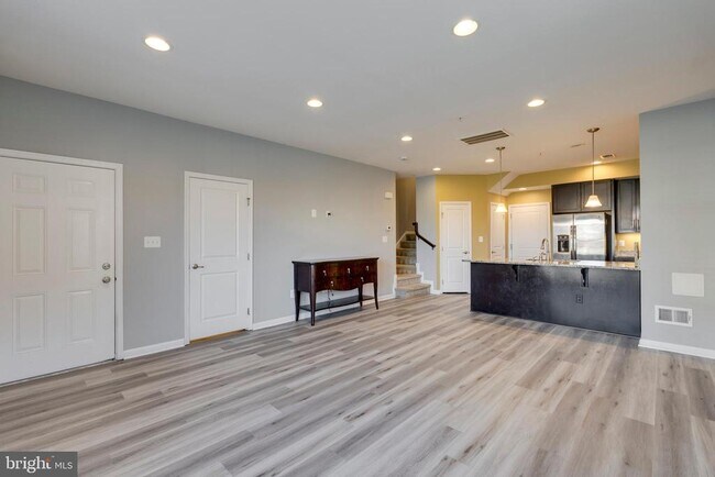 Foto del edificio - 5456 Stream Bank Ln
