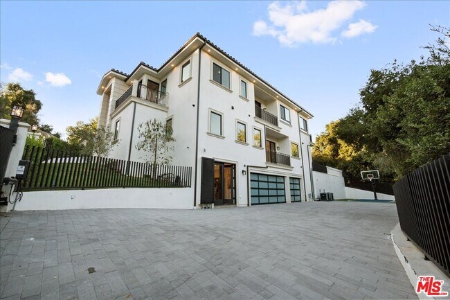 Foto del edificio - 4351 Vanalden Ave