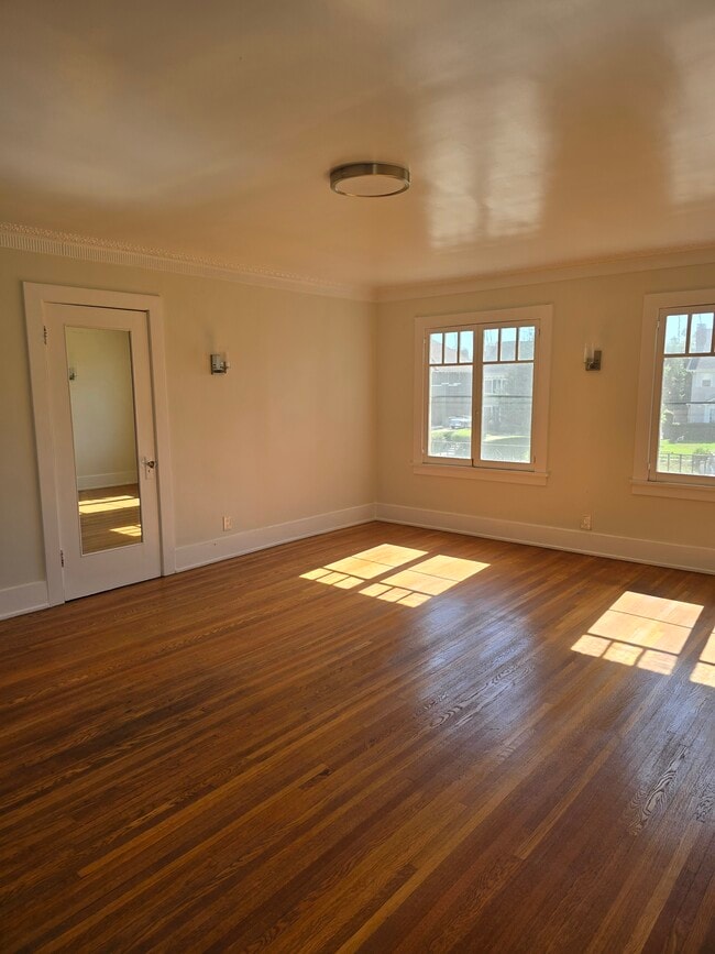 Building Photo - 1224 S Gramercy Pl