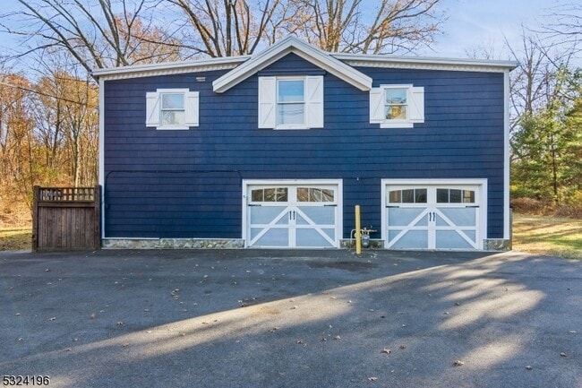 Building Photo - 1387 Valley Rd