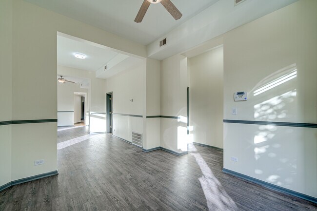 Foto del edificio - 6058 S Green St