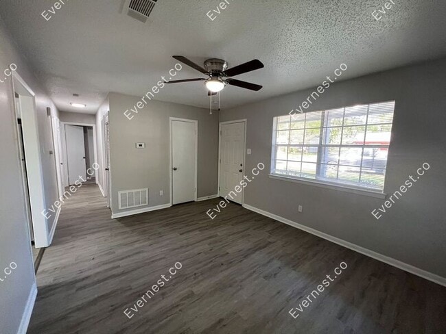 Building Photo - 9601 Comstock Rd