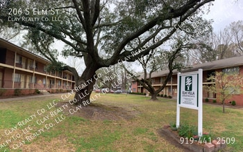 Building Photo - 206 S Elm St