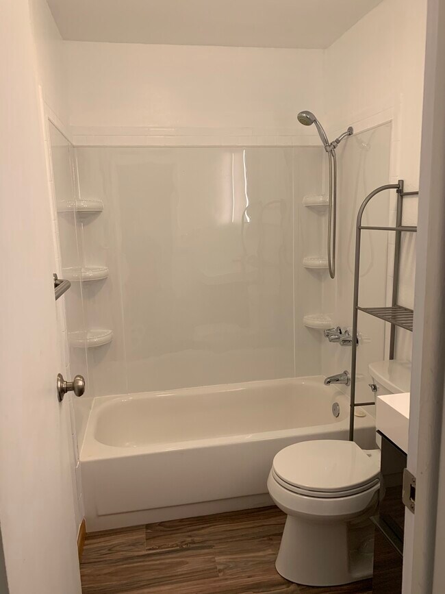 Baño - 3393 Madison Ave