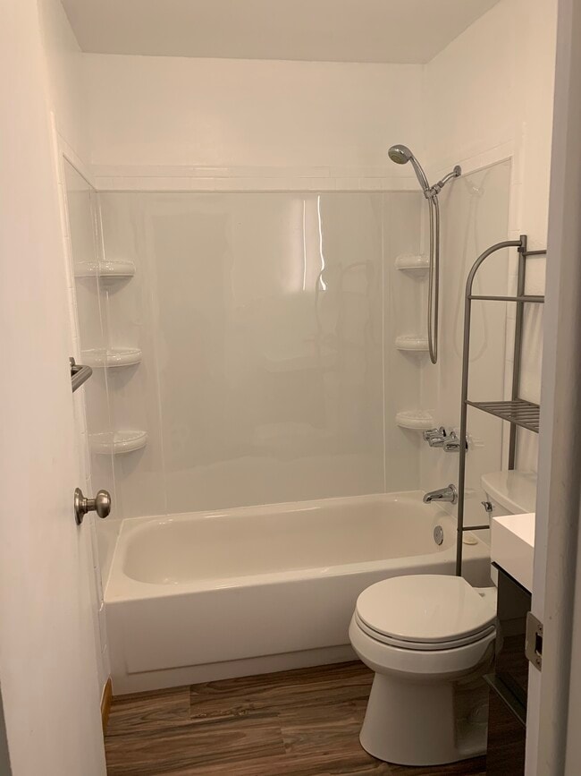 Bathroom - 3393 Madison Ave