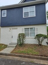 Building Photo - 2051 Lenoa Ln