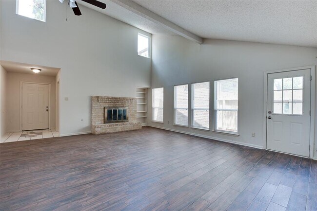 Foto del edificio - 11922 Lakewood W Dr