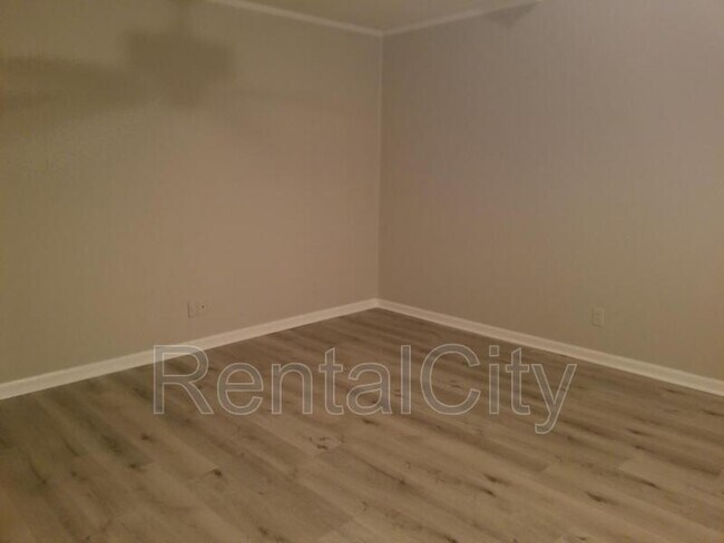 Building Photo - 16 Malone Rd