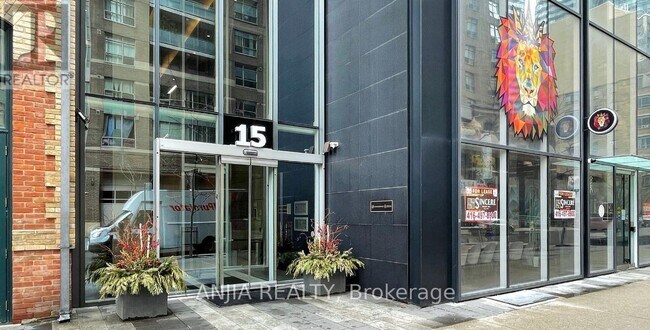 Building Photo - 15-915 Grenville St