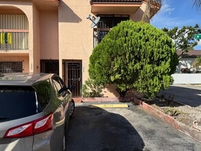 Building Photo - 2555 W 53rd St Building Photo - 2555 W 53rd St