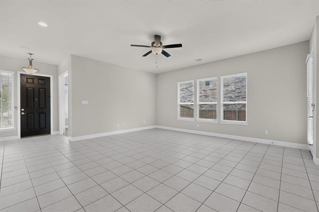 Foto del edificio - 7617 Regal Ln