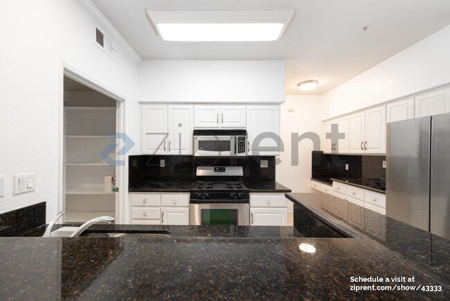 Foto del edificio - 12376 Carmel Country Rd