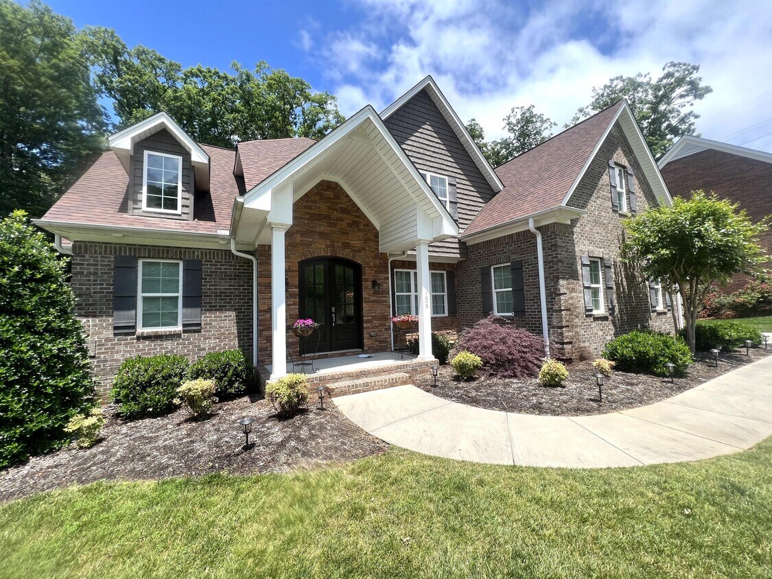 Foto principal - 125 Hunters Grove Ct
