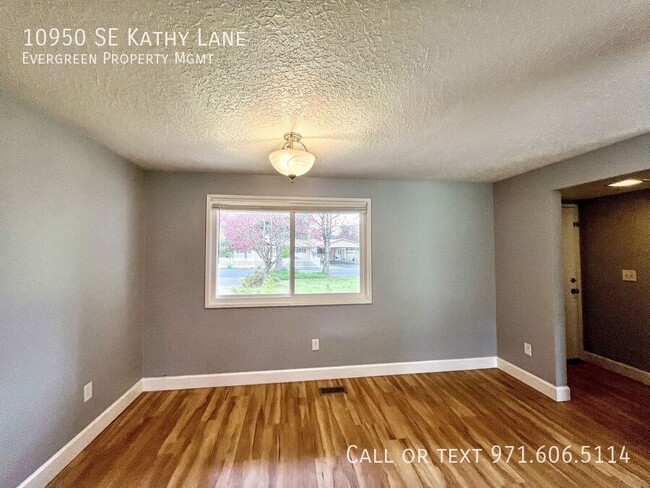 Building Photo - 10950 SE Kathy Ln