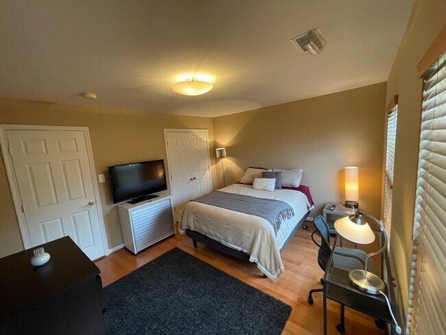 Foto del edificio - 6615 Schurtz St