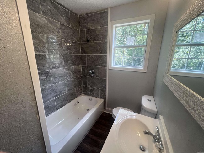 Foto del edificio - 3711 Holt St