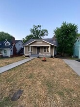 Building Photo - 807 Setliff Pl