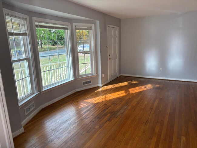 Foto del edificio - 11510 Crofton Ln