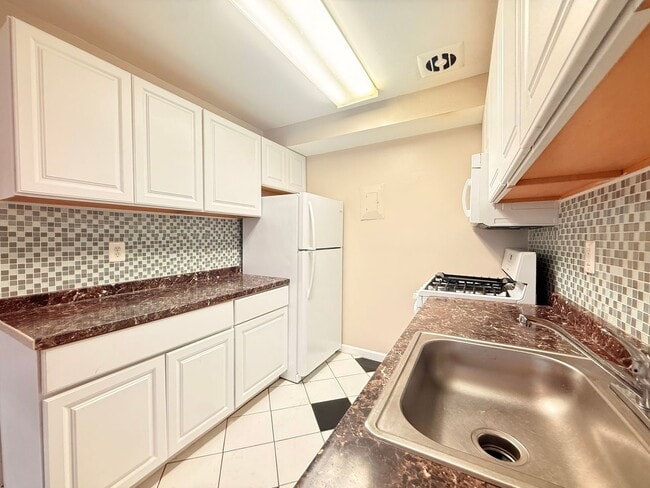 Building Photo - 2 Bedroom Condo near New Carrollton MARC t...
