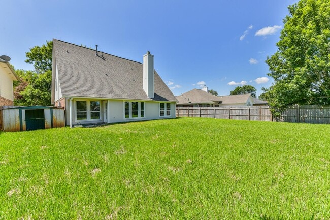 Building Photo - 106 Mango St