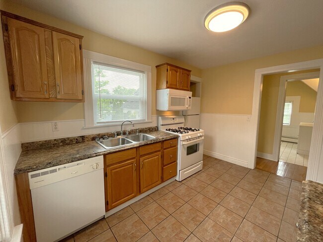 Cocina - 381 W 1st St