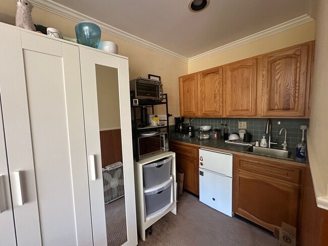 Building Photo - Studio Home in Desirable West Menlo Park- ...