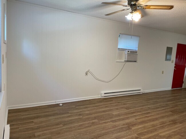 Building Photo - 1069
