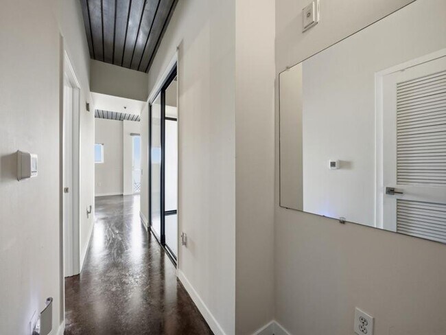 Building Photo - 620 Glen Iris Dr NE