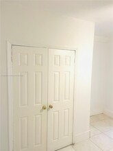 Building Photo - 613 Sharar Ave