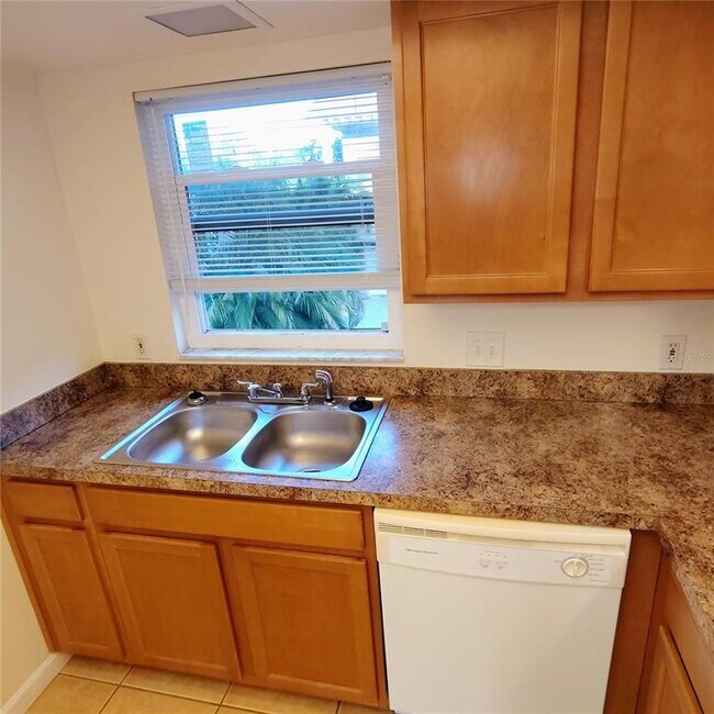 Foto del edificio - 2820 Dupont St S