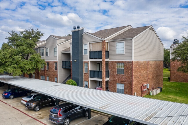 Building Photo - Wimbledon Oaks