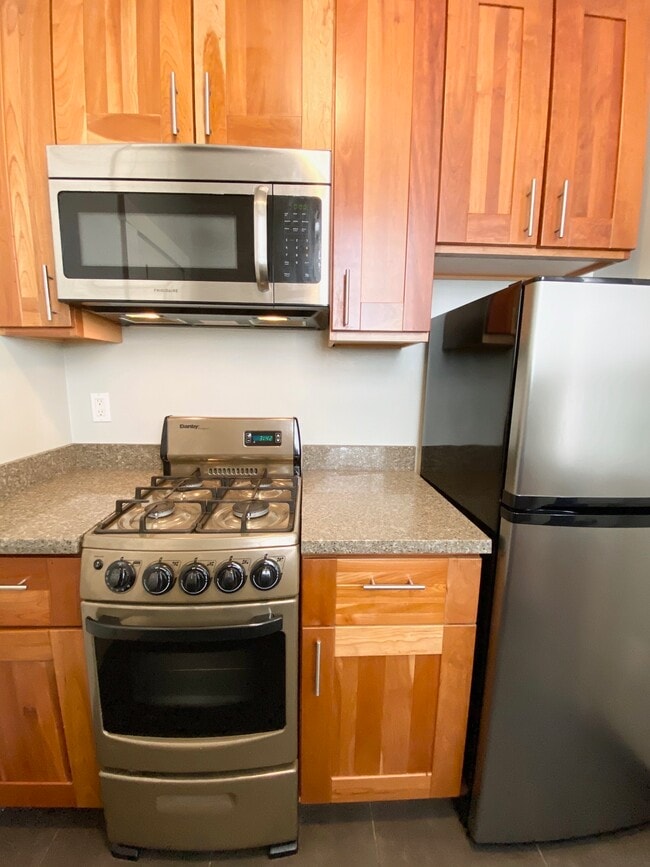 Building Photo - 961 Pine St