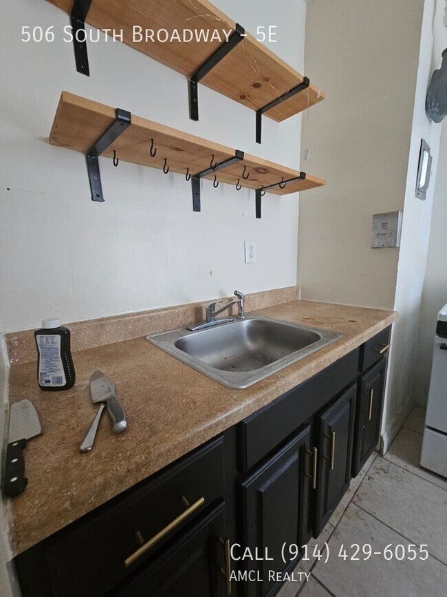 Foto del edificio - 506 S Broadway