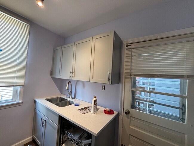 Foto del edificio - 4603 Carlton St