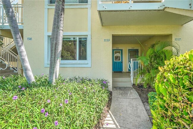 Foto del edificio - 5539 NE Gulfstream Way
