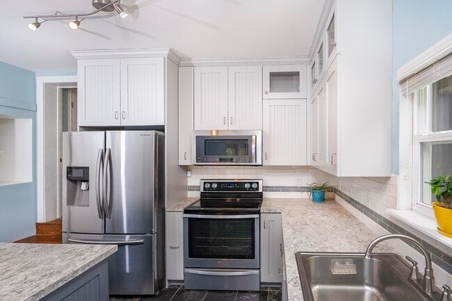 Building Photo - 144 Menendez Rd