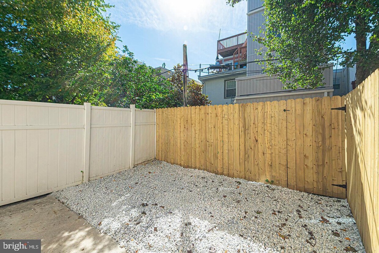 Primary Photo - 2026 Montrose St